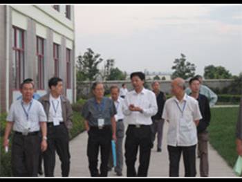 中國科學(xué)院和中國工程院院士周國治等來公司視察(圖1)